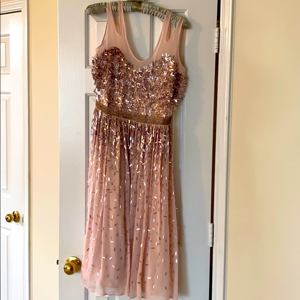 Showstopping! Gorgeous pink dress with paillettes!